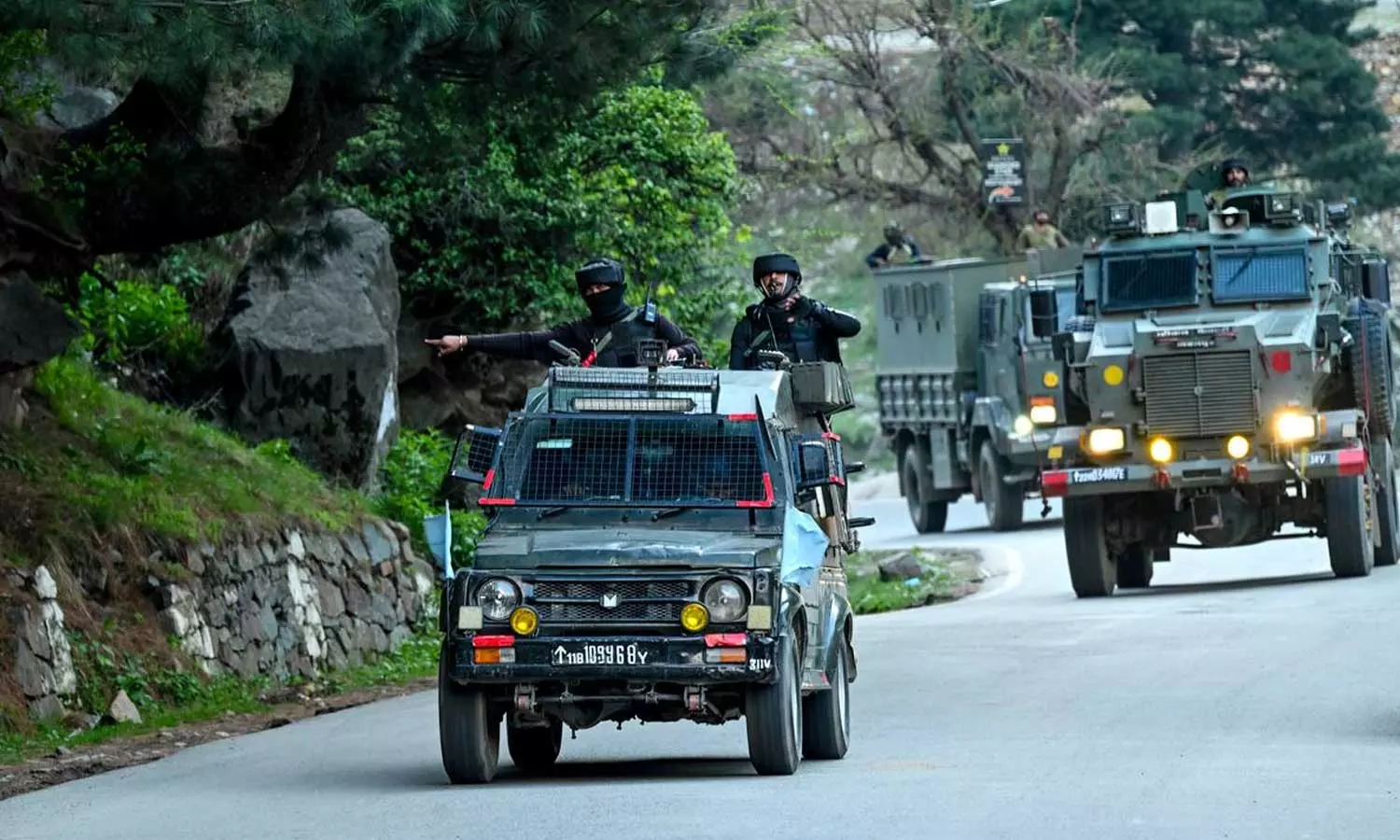 പഹൽഗാം ഭീകരാക്രമണത്തിന് പിന്നിൽ പാക് ഭീകരരെന്ന് സൂചന; വ്യാപക തിരച്ചില് പഹൽഗാം ഭീകരാക്രമണത്തിന് പിന്നിൽ പാക് ഭീകരരെന്ന് സൂചന; വ്യാപക തിരച്ചില്