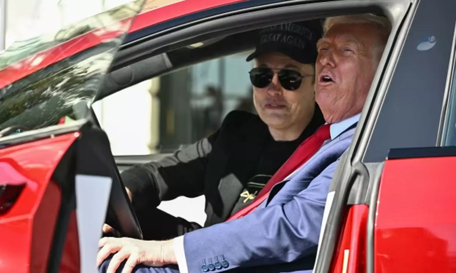 ടെസ്‌ല ലാഭത്തിൽ 71 ശതമാനം ഇടിവ്; ഡോജിലെ സ്ഥാനം ഒഴിയാനൊരുങ്ങി ഇലോൺ മസ്ക്