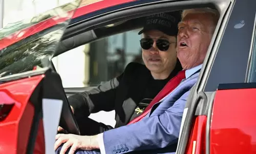 ടെസ്‌ല ലാഭത്തിൽ 71 ശതമാനം ഇടിവ്; ഡോജിലെ സ്ഥാനം ഒഴിയാനൊരുങ്ങി ഇലോൺ മസ്ക്