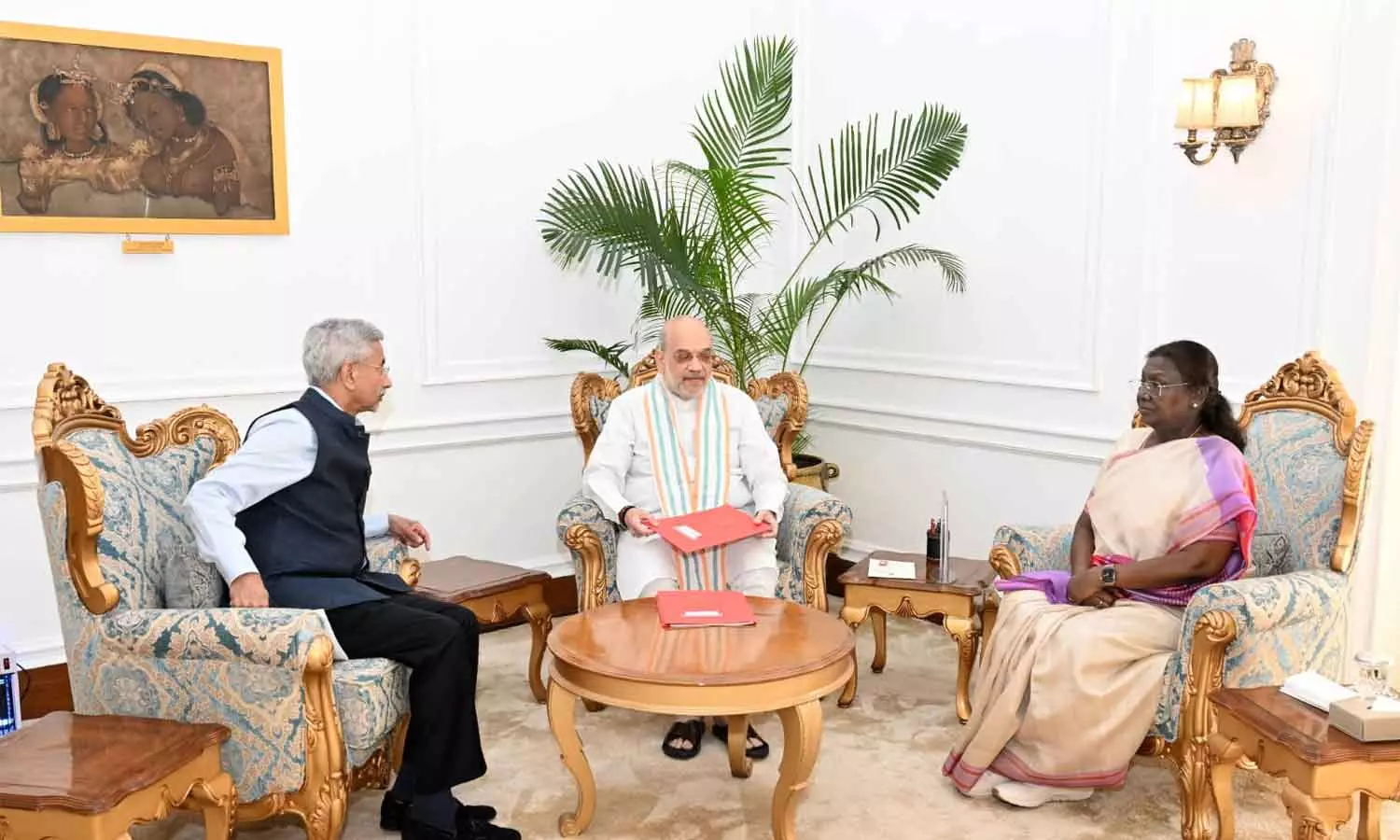 പഹൽഗാം ഭീകരാക്രമണം; സ്ഥിതിവിവരങ്ങൾ ധരിപ്പിക്കാൻ കേന്ദ്രമന്ത്രിമാർ രാഷ്ട്രപതിയെ കണ്ടു