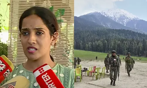 ഞാൻ അച്ഛനെ കെട്ടിപ്പിടിച്ച് കരയുകയായിരുന്നു,   എനിക്ക് മനസിലായി, അച്ഛൻ ഇനി ഇല്ലാ എന്ന്; പഹല്‍ഗാം ഭീകരാക്രമണത്തിന്റെ  അനുഭവങ്ങള്‍ പങ്കുവെച്ച്  കൊല്ലപ്പെട്ട രാമചന്ദ്രന്റെ മകള്‍ ആരതി