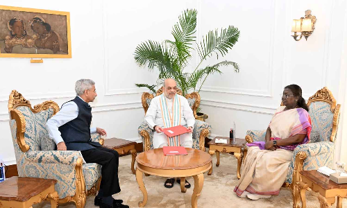 പഹൽഗാം ഭീകരാക്രമണം; സ്ഥിതിവിവരങ്ങൾ ധരിപ്പിക്കാൻ കേന്ദ്രമന്ത്രിമാർ രാഷ്ട്രപതിയെ കണ്ടു