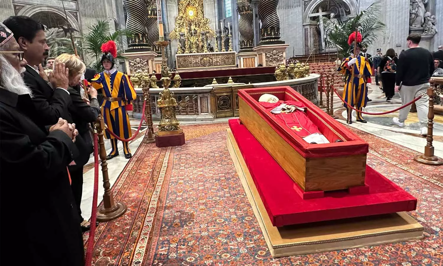 ഫ്രാൻസിസ് മാർപ്പാപ്പയ്ക്ക് വിട നൽകാനൊരുങ്ങി ലോകം; ഖബറക്കടം നാളെ