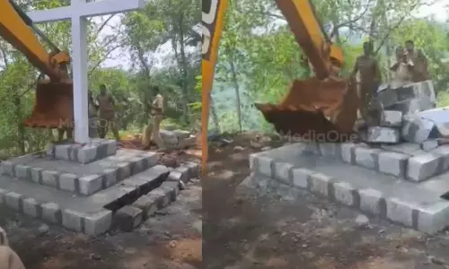 ഇടുക്കി തൊമ്മൻകുത്തിൽ കുരിശ് സ്ഥാപിച്ചത് സംരക്ഷിത വനഭൂമിയിലല്ല; വനം വകുപ്പിൻ്റെ വാദം തെറ്റെന്ന് വിവരാവകാശ രേഖ ഇടുക്കി തൊമ്മൻകുത്തിൽ കുരിശ് സ്ഥാപിച്ചത് സംരക്ഷിത വനഭൂമിയിലല്ല; വനം വകുപ്പിൻ്റെ വാദം തെറ്റെന്ന് വിവരാവകാശ രേഖ