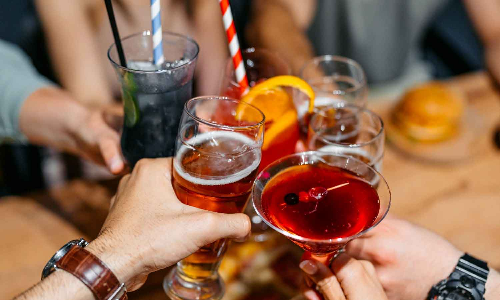 സംസ്ഥാനത്ത് ഐടി പാർക്കുകളിൽ മദ്യം വിളമ്പാൻ ഉത്തരവിറങ്ങി