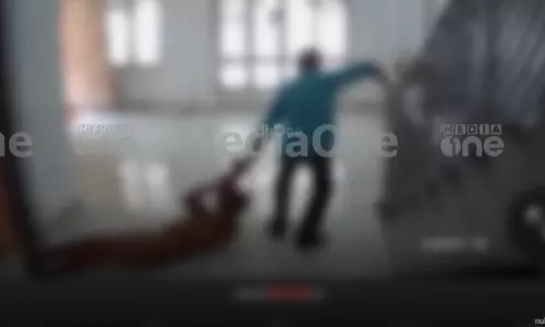 59കാരനെ ഹോം നേഴ്സ് ക്രൂരമായി മർദിച്ചു; സിസിടിവി ദൃശ്യങ്ങൾ പുറത്ത്