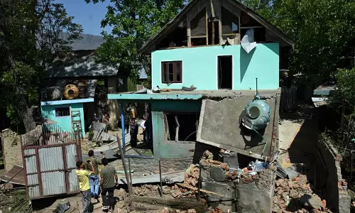 പുൽവാമയിൽ രണ്ട് ഭീകരരുടെ വീടുകൾ തകർത്തു പുൽവാമയിൽ രണ്ട് ഭീകരരുടെ വീടുകൾ തകർത്തു