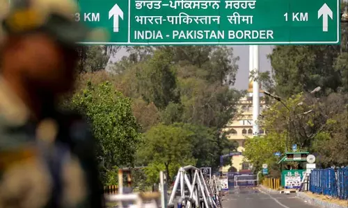 പാകിസ്താനികൾ ചൊവ്വാഴ്ചക്കകം മടങ്ങണം; നിർദേശവുമായി കേരളം