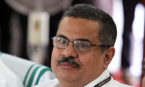 വിരമിച്ചയാളെ നിയമിച്ചത് നിയമവിരുദ്ധം; കെ.എം എബ്രഹാമിനെതിരെ അമികസ് ക്യൂറി ഹൈക്കോടതിയിൽ