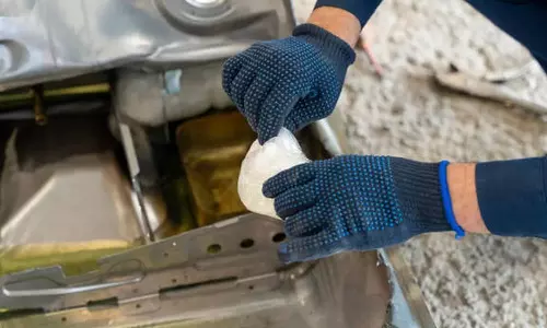 സൗദിയിൽ ഇന്ധന ടാങ്കിൽ ഒളിപ്പിച്ച് കടത്താൻ ശ്രമിച്ച 18 കിലോ മയക്കുമരുന്ന് പിടികൂടി; രണ്ടുപേർ അറസ്റ്റിൽ