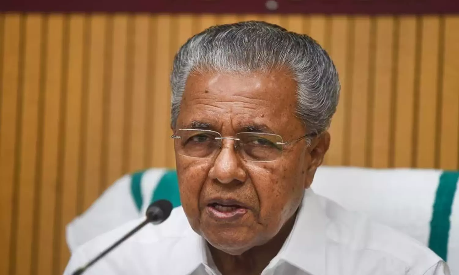 മുഖ്യമന്ത്രിയുടെ അത്താഴ വിരുന്നിൽ നിന്ന് പിന്മാറി ഗവർണർമാർ മുഖ്യമന്ത്രിയുടെ അത്താഴ വിരുന്നിൽ നിന്ന് പിന്മാറി ഗവർണർമാർ