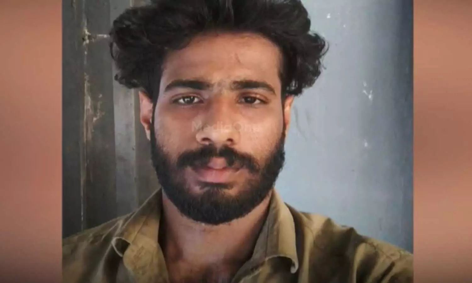 കോഴിക്കോട്ടെ ആൾക്കൂട്ടക്കൊലയിലേക്ക് നയിച്ചത് കോളജ് വിദ്യാർഥികൾ തമ്മിലുള്ള തർക്കം; പിടിയിലായത് പിതാവും മക്കളും കോഴിക്കോട്ടെ ആൾക്കൂട്ടക്കൊലയിലേക്ക് നയിച്ചത് കോളജ് വിദ്യാർഥികൾ തമ്മിലുള്ള തർക്കം; പിടിയിലായത് പിതാവും മക്കളും