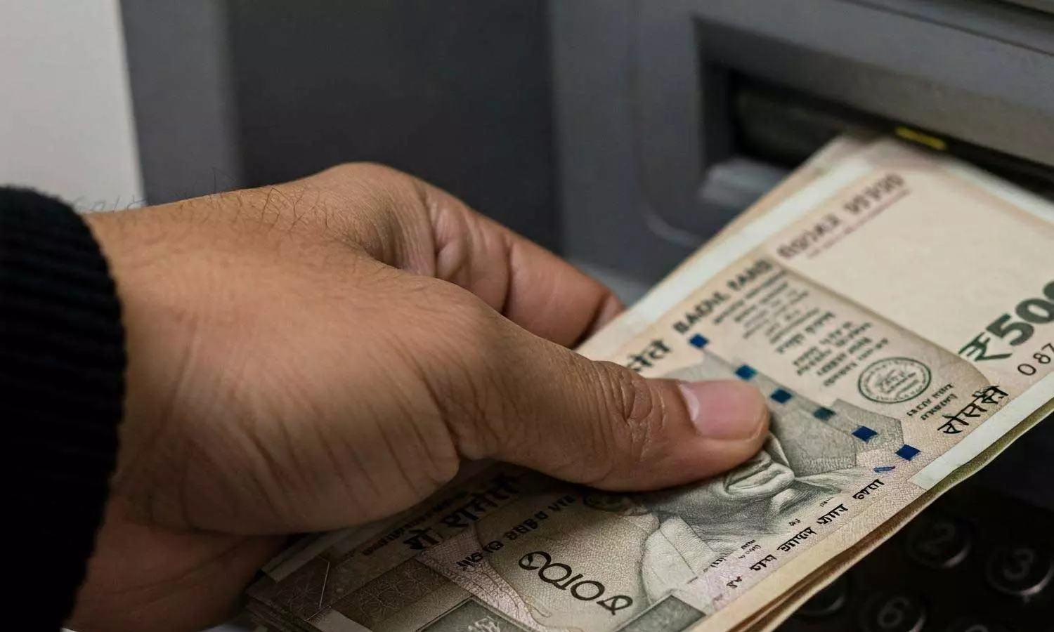 സൂക്ഷിച്ചില്ലെങ്കിൽ എടിഎം ഇടപാടുകൾ പണി തരും; മെയ് 1 മുതൽ പണം പിൻവലിക്കുന്നതിന് പുതിയ നിരക്ക്