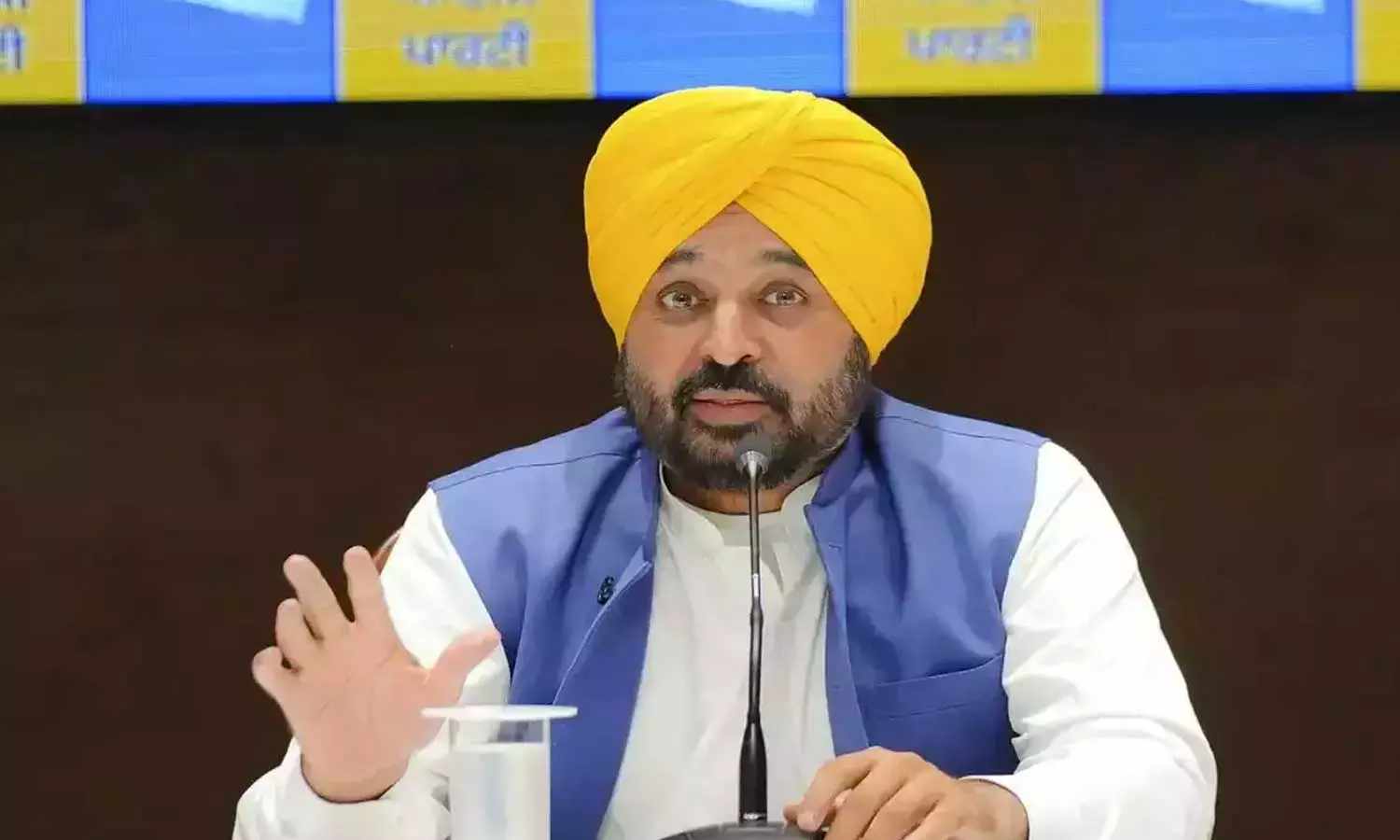 ജീവനക്കാർ ഫോൺ സ്വിച്ച് ഓഫ് ചെയ്യരുത്, ഏഴ് ദിവസവും 24 മണിക്കൂറും ബന്ധപ്പെടാൻ സാധിക്കണം; ഉത്തരവിറക്കി പഞ്ചാബ് സർക്കാർ