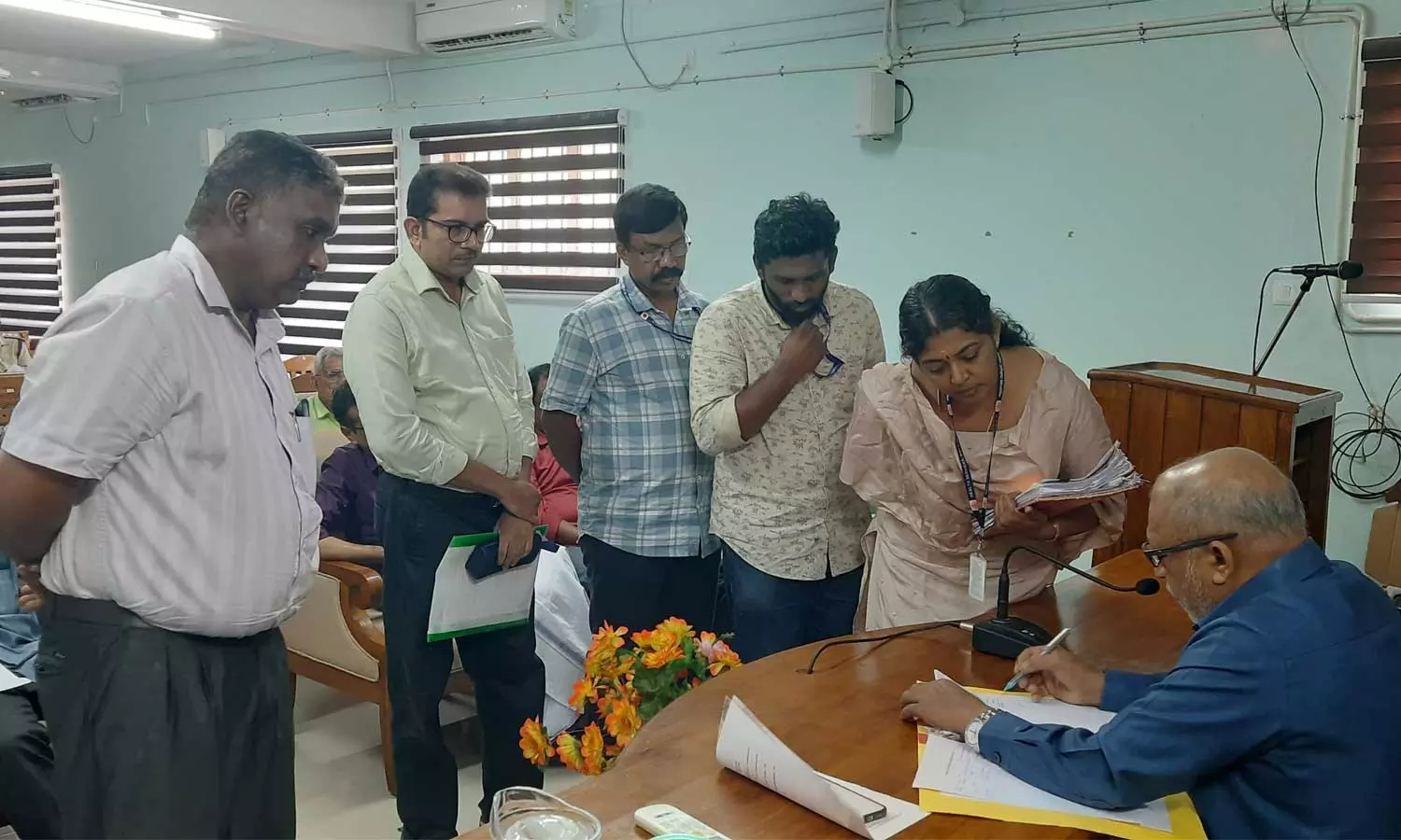 രാഷ്ട്രപതിയുടെ മെഡൽ നേടിയ അധ്യാപകൻ സർവ്വീസ് ആനുകൂല്യങ്ങളുടെ വിവരം തേടി അലഞ്ഞത് മൂന്നു വർഷം