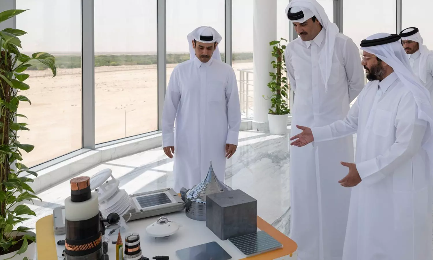 ഊർജ രംഗത്ത് ഖത്തറിന്റെ കുതിപ്പ്; പുതിയ സോളാർ പ്ലാന്റുകൾ അമീർ ഉദ്ഘാടനം ചെയ്തു ഊർജ രംഗത്ത് ഖത്തറിന്റെ കുതിപ്പ്; പുതിയ സോളാർ പ്ലാന്റുകൾ അമീർ ഉദ്ഘാടനം ചെയ്തു