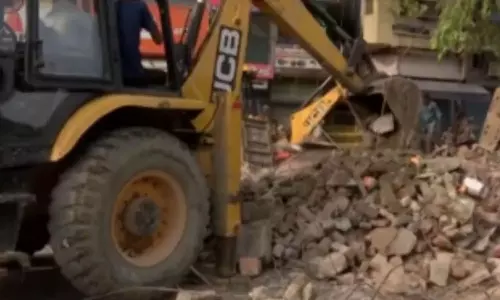 യുപിയിൽ ഇന്ത്യ-നേപ്പാൾ അതിർത്തിയിലെ മദ്രസകളും പള്ളികളും പൊളിച്ചുനീക്കി; നടപടി സർക്കാർ ഭൂമിയിലെ കയ്യേറ്റം ആരോപിച്ച്