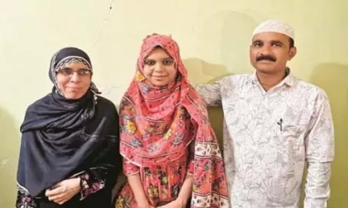 ഓട്ടോറിക്ഷ ഓടിച്ച് മകളെ പഠിപ്പിച്ചു; മഹാരാഷ്ട്രയിലെ ആദ്യത്തെ മുസ്‍ലിം വനിതാ ഐഎഎസ് ഓഫിസറായി അദീബ അനം