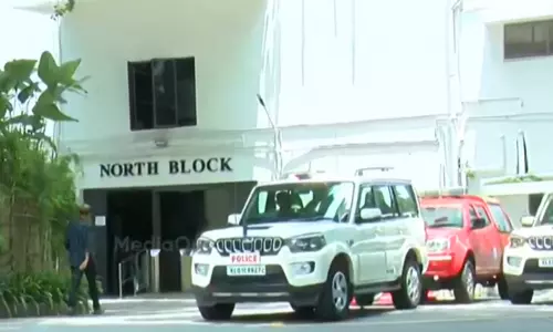 സംസ്ഥാനത്തെ പ്രധാന കേന്ദ്രങ്ങളില്‍ ബോംബ് ഭീഷണി; മുഖ്യമന്ത്രിയുടെ ഓഫീസിലും രാജ്‍ഭവനിലും നെടുമ്പാശേരി വിമാനത്താവളത്തിലും ബോംബ് വച്ചെന്ന് സന്ദേശം