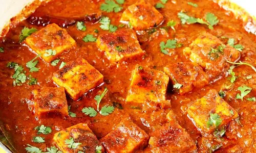 യുപിയിൽ വിവാഹാഘോഷത്തിൽ പനീർ നൽകിയില്ല; മണ്ഡപത്തിലേക്ക് മിനിബസ് ഇടിച്ചുകയറ്റി യുവാവ്