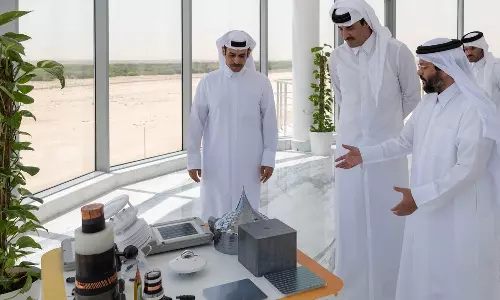 ഊർജ രംഗത്ത് ഖത്തറിന്റെ കുതിപ്പ്; പുതിയ സോളാർ പ്ലാന്റുകൾ അമീർ ഉദ്ഘാടനം ചെയ്തു ഊർജ രംഗത്ത് ഖത്തറിന്റെ കുതിപ്പ്; പുതിയ സോളാർ പ്ലാന്റുകൾ അമീർ ഉദ്ഘാടനം ചെയ്തു