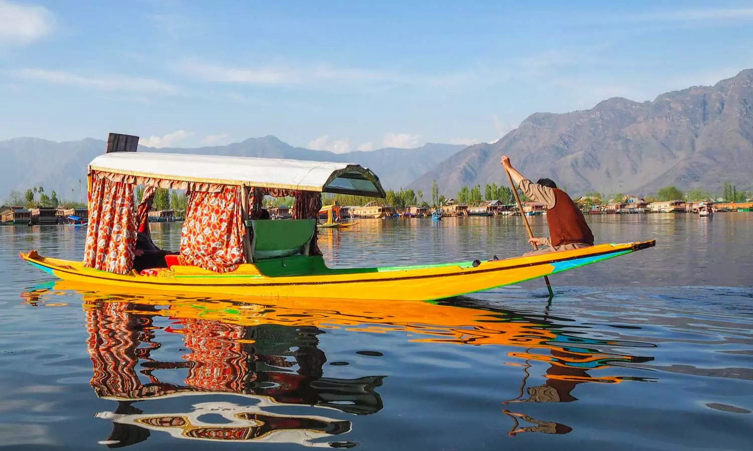 ഭീകരാക്രമണ മുന്നറിയിപ്പ്; ജമ്മു കശ്മീരിലെ 48 വിനോദ സഞ്ചാര കേന്ദ്രങ്ങൾ താൽക്കാലികമായി അടച്ചു