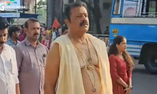 പുലിപ്പല്ല് മാല ഉപയോഗിക്കുന്നു; സുരേഷ് ഗോപിക്കെതിരെ പരാതി