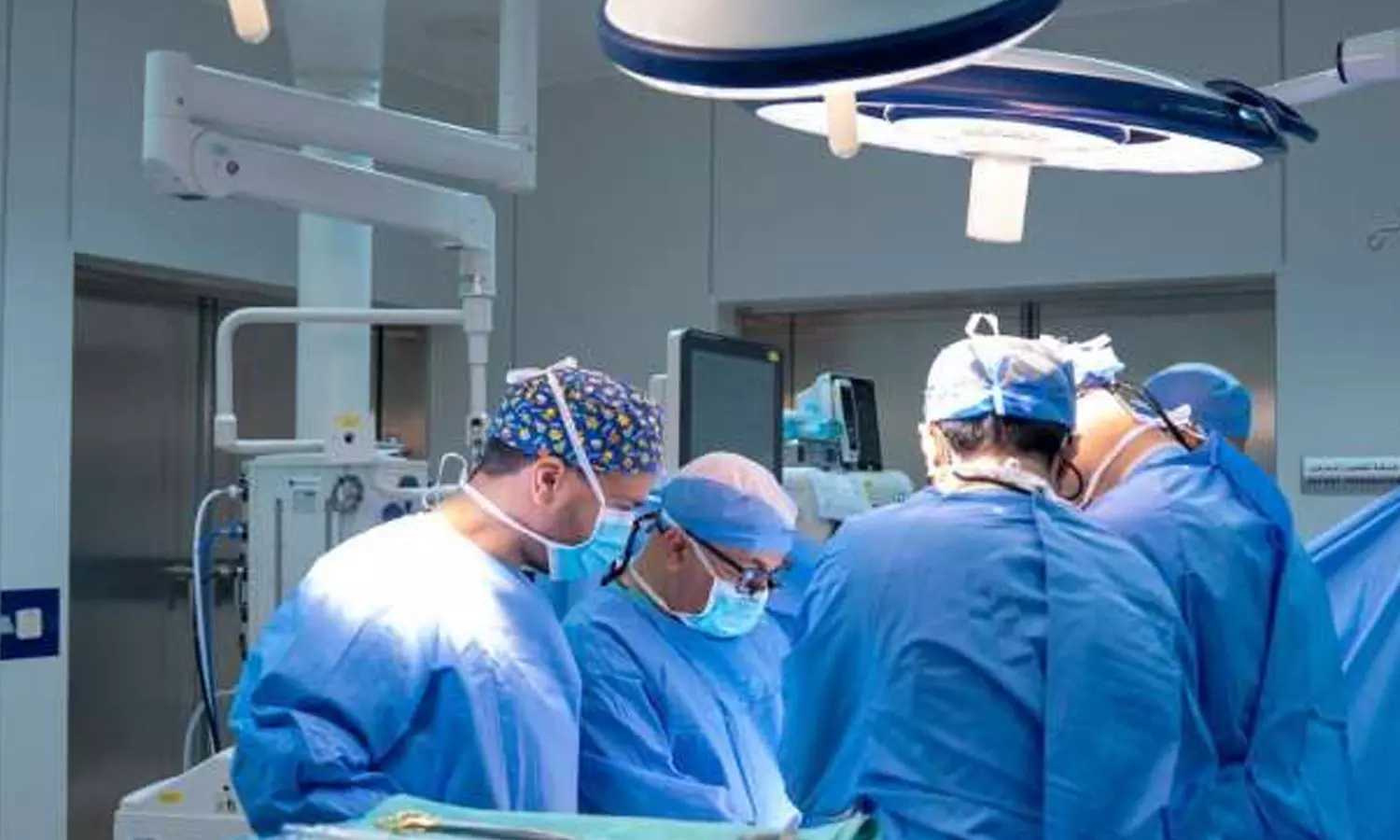 പ്രത്യാശയുടെ മിടിപ്പ്; ഒമാനി മെഡിക്കൽ സംഘം നേതൃത്വം നൽകിയ ആദ്യ ഹൃദയമാറ്റിവെക്കൽ ശസ്ത്രക്രിയ വിജയകരം പ്രത്യാശയുടെ മിടിപ്പ്; ഒമാനി മെഡിക്കൽ സംഘം നേതൃത്വം നൽകിയ ആദ്യ ഹൃദയമാറ്റിവെക്കൽ ശസ്ത്രക്രിയ വിജയകരം