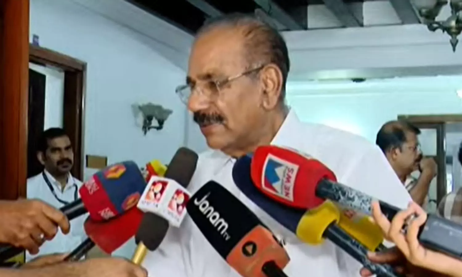 അറസ്റ്റും വിവാദങ്ങളും ദൗർഭാഗ്യകരം; വേടനെ പിന്തുണച്ച് വനംമന്ത്രി അറസ്റ്റും വിവാദങ്ങളും ദൗർഭാഗ്യകരം; വേടനെ പിന്തുണച്ച് വനംമന്ത്രി