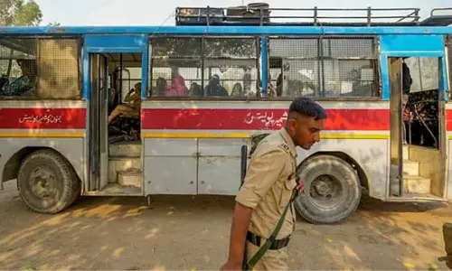 പാകിസ്താനിലേക്ക് നാടുകടത്താനായി കസ്റ്റഡിയിൽ എടുത്തു; പൂഞ്ച് കോണ്‍സ്റ്റബിള്‍ ഉള്‍പ്പടെയുള്ള ഒമ്പത് പേരെ കാണാനില്ല