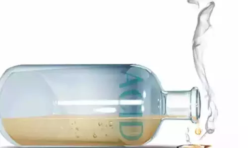 അബദ്ധത്തിൽ ആസിഡ് കുടിച്ചു; പാലക്കാട് അഞ്ച് വയസുകാരൻ ഗുരുതരാവസ്ഥയിൽ അബദ്ധത്തിൽ ആസിഡ് കുടിച്ചു; പാലക്കാട് അഞ്ച് വയസുകാരൻ ഗുരുതരാവസ്ഥയിൽ