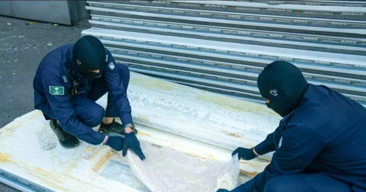 സൗദിയിലേക്ക് 15 ലക്ഷത്തിലേറെ ലഹരി മരുന്ന് കടത്താനുള്ള ശ്രമം തടഞ്ഞു സൗദിയിലേക്ക് 15 ലക്ഷത്തിലേറെ ലഹരി മരുന്ന് കടത്താനുള്ള ശ്രമം തടഞ്ഞു