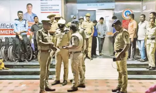 ബജ്‌റംഗ്ദൾ നേതാവിന്റെ കൊല: മംഗളൂരുവിൽ വിഎച്ച്പി ബന്ദ്; ബസിന് നേരെ കല്ലേറ്