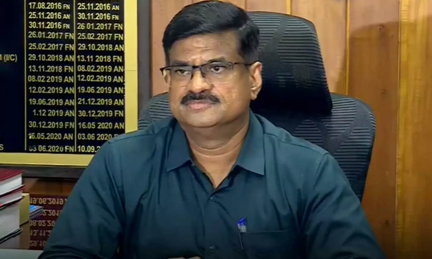 നിലമ്പൂരിൽ ഉപതെരഞ്ഞെടുപ്പ് ജൂണിന് മുമ്പ് നടത്തണം; തെരഞ്ഞെടുപ്പ് കമ്മീഷന് കത്തയച്ച് കലക്ടർ നിലമ്പൂരിൽ ഉപതെരഞ്ഞെടുപ്പ് ജൂണിന് മുമ്പ് നടത്തണം; തെരഞ്ഞെടുപ്പ് കമ്മീഷന് കത്തയച്ച് കലക്ടർ