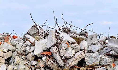 മലപ്പുറത്ത് കളിക്കുന്നതിനിടെ കാലില് കമ്പി തുളച്ചുകയറി 13കാരന് പരിക്ക് മലപ്പുറത്ത് കളിക്കുന്നതിനിടെ കാലില് കമ്പി തുളച്ചുകയറി 13കാരന് പരിക്ക്