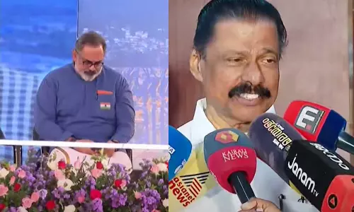 വിഴിഞ്ഞം ഉദ്ഘാടനം: രാജീവ് ചന്ദ്രശേഖറിന് ഇരിപ്പിടം നൽകിയത് ജനാധിപത്യവിരുദ്ധമെന്ന് സിപിഎം, പങ്കെടുത്തത് കേരള സർക്കാരിന്റെ ഔദാര്യത്തിലല്ലെന്ന് ബിജെപി വിഴിഞ്ഞം ഉദ്ഘാടനം: രാജീവ് ചന്ദ്രശേഖറിന് ഇരിപ്പിടം നൽകിയത് ജനാധിപത്യവിരുദ്ധമെന്ന് സിപിഎം, പങ്കെടുത്തത് കേരള സർക്കാരിന്റെ ഔദാര്യത്തിലല്ലെന്ന് ബിജെപി