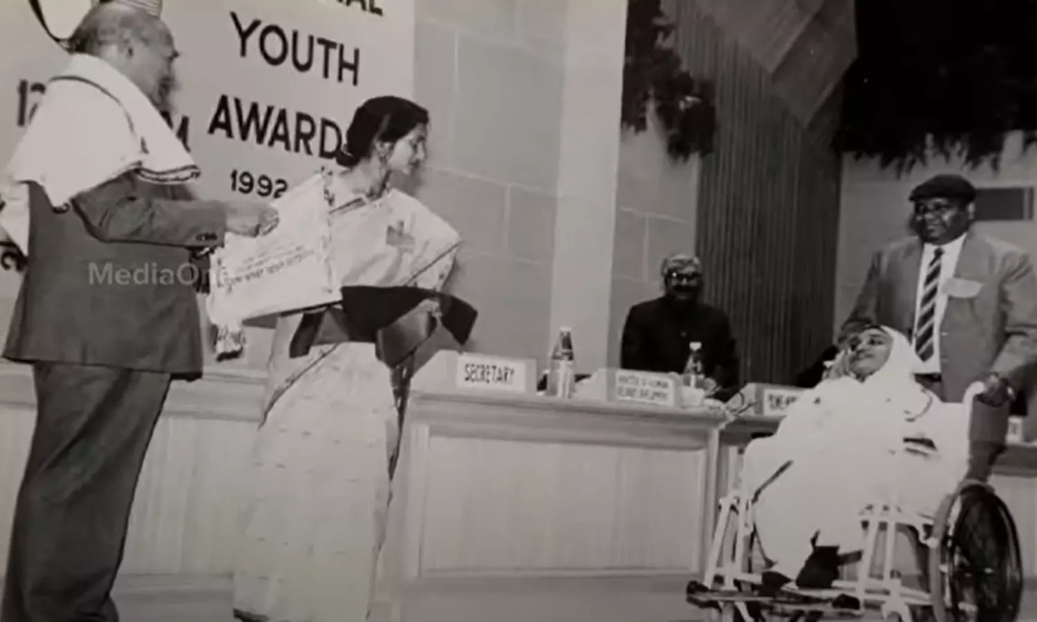 വീൽച്ചെയറിനെ ചിറകുകളാക്കി; ആയിരങ്ങൾക്ക് അറിവിന്റെ വെളിച്ചം പകർന്ന് റാബിയ ഓർമയായി വീൽച്ചെയറിനെ ചിറകുകളാക്കി; ആയിരങ്ങൾക്ക് അറിവിന്റെ വെളിച്ചം പകർന്ന് റാബിയ ഓർമയായി