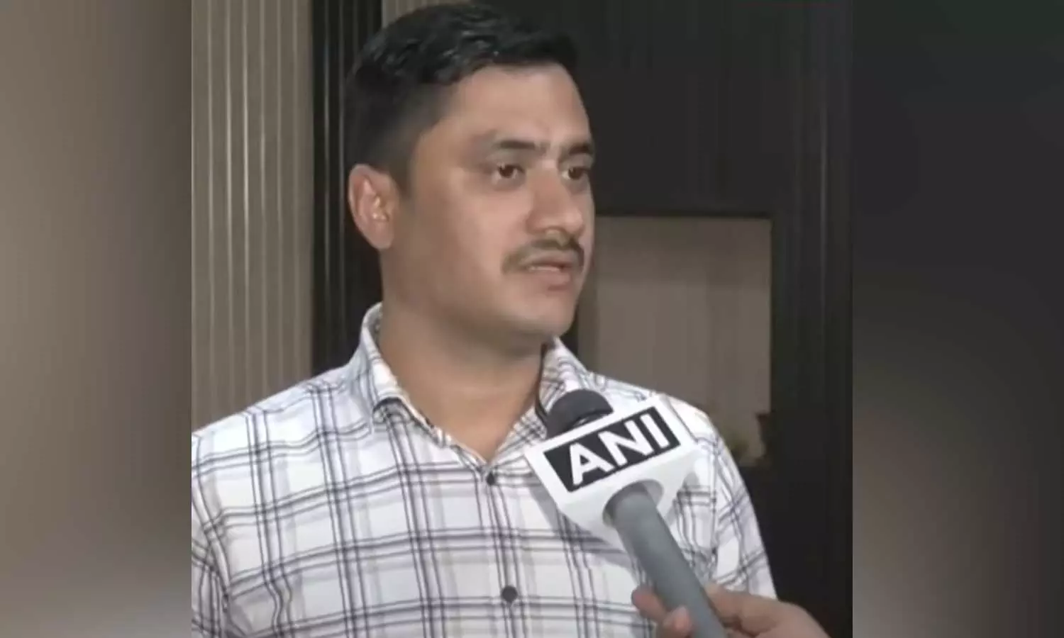 പാകിസ്താനി യുവതിയെ വിവാഹം കഴിച്ചത് സേനയിൽ അറിയിച്ചതിന് ശേഷം; വിശദീകരണവുമായി സിആര്പിഎഫ് ജവാന് പാകിസ്താനി യുവതിയെ വിവാഹം കഴിച്ചത് സേനയിൽ അറിയിച്ചതിന് ശേഷം; വിശദീകരണവുമായി സിആര്പിഎഫ് ജവാന്