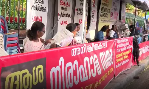 സമരത്തിന്റെ പുതിയഘട്ടത്തിലേക്ക് കടന്ന് ആശമാർ; രാപകൽ സമരയാത്രയ്ക്ക് ഇന്ന് കാസർകോട്ട് തുടക്കം