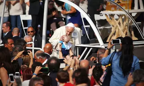 ഫ്രാൻസിസ് മാർപാപ്പയുടെ അവസാന സമ്മാനവും ഗസ്സയിലെ കുഞ്ഞുങ്ങൾക്ക്; പോപ്മൊബൈൽ ഇനി ആരോഗ്യ രക്ഷാ കേന്ദ്രം