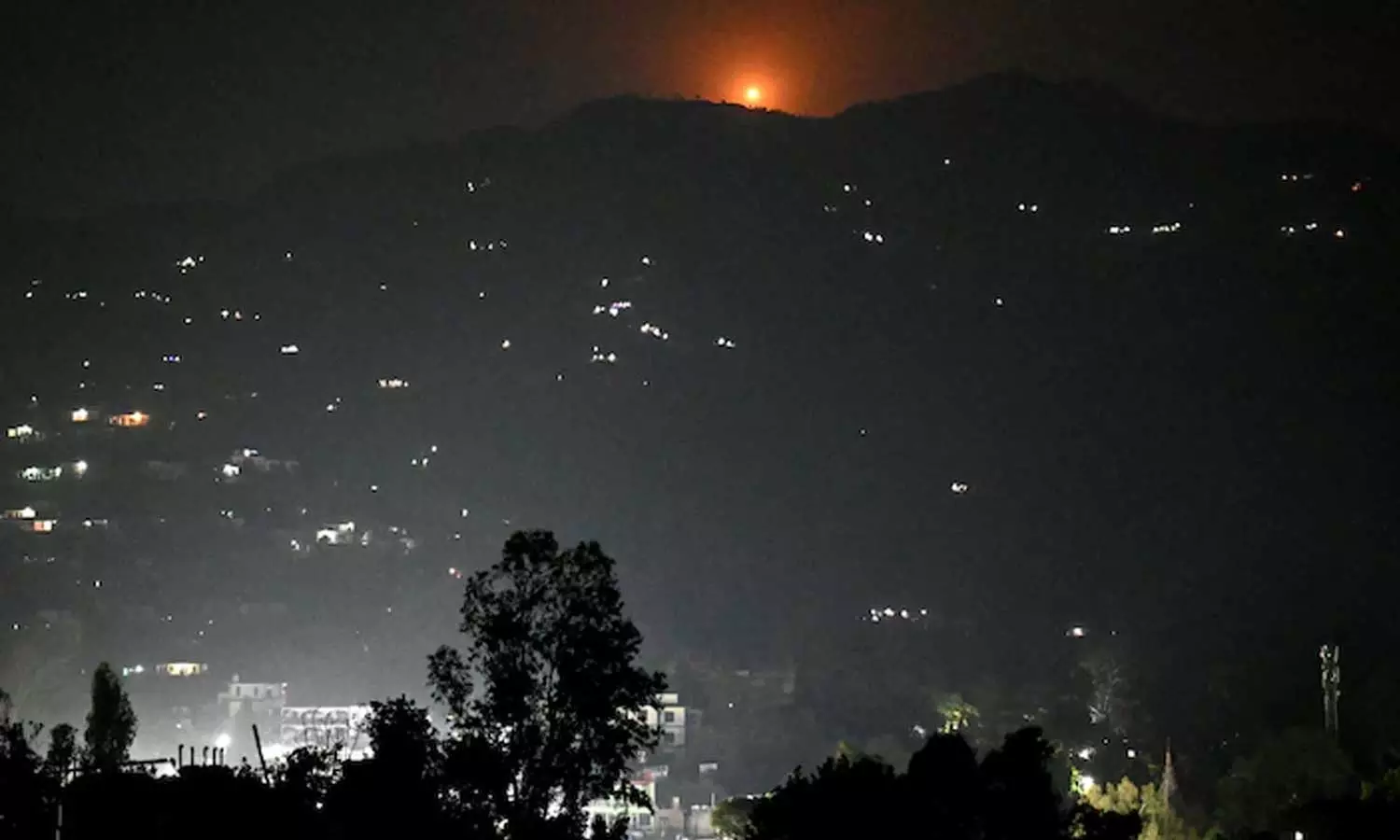 ജമ്മു കശ്മീരിലെ നിയന്ത്രണ രേഖയില് പാക് ഷെല്ലാക്രമണം: മൂന്ന് സാധാരണ പൗരന്മാര് കൊല്ലപ്പെട്ടു ജമ്മു കശ്മീരിലെ നിയന്ത്രണ രേഖയില് പാക് ഷെല്ലാക്രമണം: മൂന്ന് സാധാരണ പൗരന്മാര് കൊല്ലപ്പെട്ടു