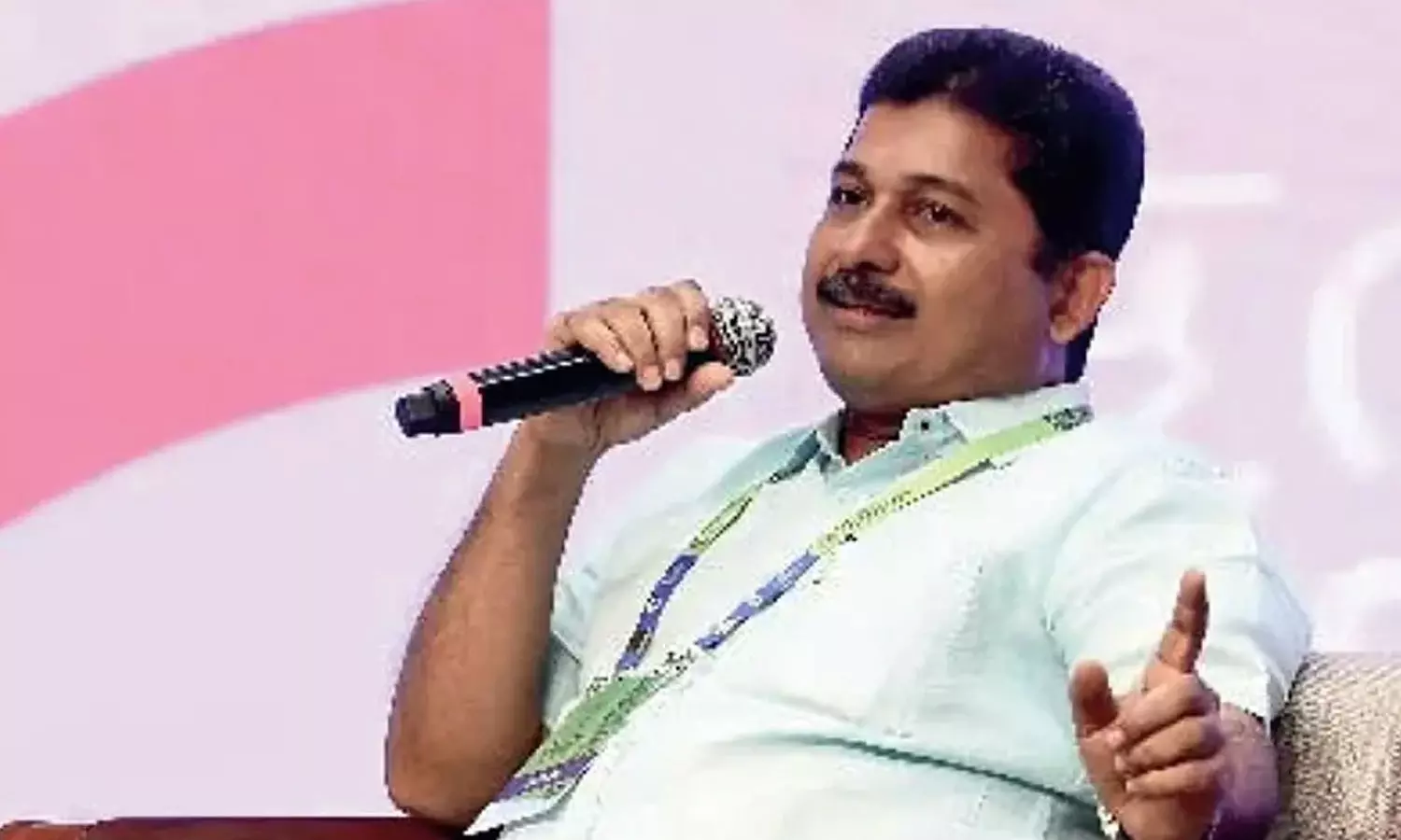 യുദ്ധത്തിൽ വിജയികളില്ല, ഏത് യുദ്ധത്തിലും ആദ്യം തോൽക്കുന്നത് സാധാരണക്കാരായ മനുഷ്യർ: എം.സ്വരാജ് യുദ്ധത്തിൽ വിജയികളില്ല, ഏത് യുദ്ധത്തിലും ആദ്യം തോൽക്കുന്നത് സാധാരണക്കാരായ മനുഷ്യർ: എം.സ്വരാജ്