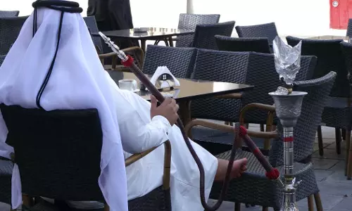 റസ്റ്റോറന്റുകളിലെ പുകവലിക്കും ഷീഷക്കും പുതിയ വ്യവസ്ഥകളുമായി ഖത്തര്‍ ആരോഗ്യ മന്ത്രാലയം