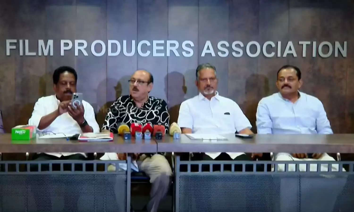 ഭൂരിഭാഗം ചിത്രങ്ങൾക്കും ലഭിക്കുന്നത് തിയറ്റർ വരുമാനം മാത്രം; സിനിമാനിർമാതാക്കൾക്ക് കത്തയച്ച് പ്രൊഡ്യൂസേഴ്സ് അസോസിയേഷൻ