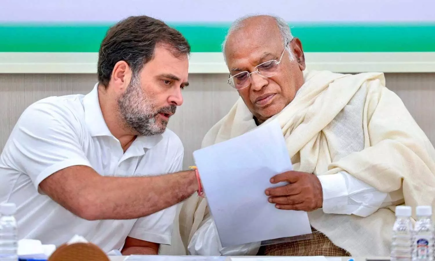 പ്രത്യേക പാർലമെന്റ് സമ്മേളനം വിളിക്കണം; പ്രധാനമന്ത്രിക്ക് കത്തയച്ച് രാഹുൽ ഗാന്ധിയും ഖാർഗെയും