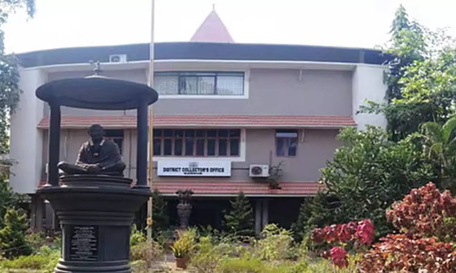 കണ്ണൂർ ജില്ലയിൽ പടക്കം സ്ഫോടക വസ്തുക്കൾ, ഡ്രോൺ എന്നിവയ്ക്ക് നിരോധനം കണ്ണൂർ ജില്ലയിൽ പടക്കം സ്ഫോടക വസ്തുക്കൾ, ഡ്രോൺ എന്നിവയ്ക്ക് നിരോധനം