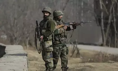 അതിർത്തിയിൽ പ്രകോപനം തുടർന്ന് പാകിസ്താൻ; ശക്തമായി തിരിച്ചടിച്ച് ഇന്ത്യ അതിർത്തിയിൽ പ്രകോപനം തുടർന്ന് പാകിസ്താൻ; ശക്തമായി തിരിച്ചടിച്ച് ഇന്ത്യ