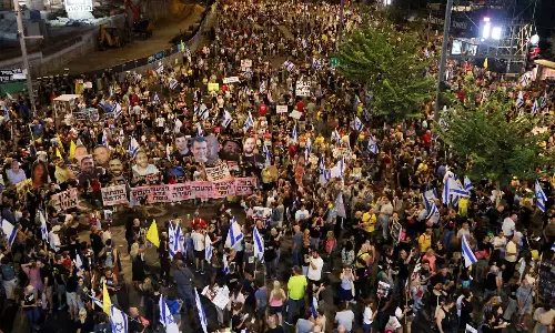 ബന്ദിമോചനത്തിന് ഹമാസുമായി കരാർ വേണം; തെൽ അവീവിൽ കൂറ്റൻ റാലി