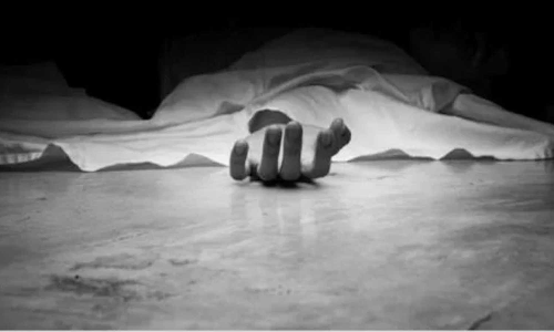 ഇടുക്കിയിൽ വീടിന് തീ പിടിച്ച് നാല് പേർ മരിച്ച നിലയിൽ ഇടുക്കിയിൽ വീടിന് തീ പിടിച്ച് നാല് പേർ മരിച്ച നിലയിൽ