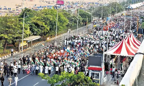 സൈന്യത്തിന് ഐക്യദാർഢ്യം പ്രകടിപ്പിച്ച്  ചെന്നൈയിൽ കൂറ്റൻറാലി